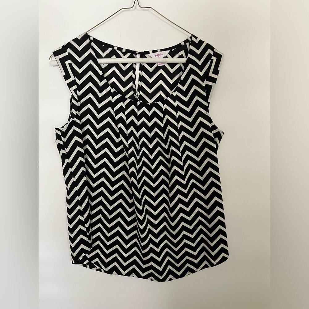 CANDIES BLACK AND WHITE TOP SIZE M